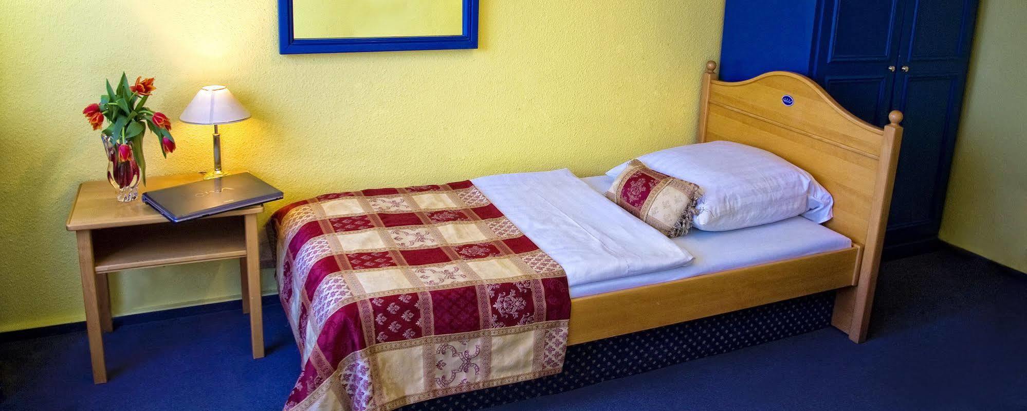 Hotel Rehberge Mitte 2*