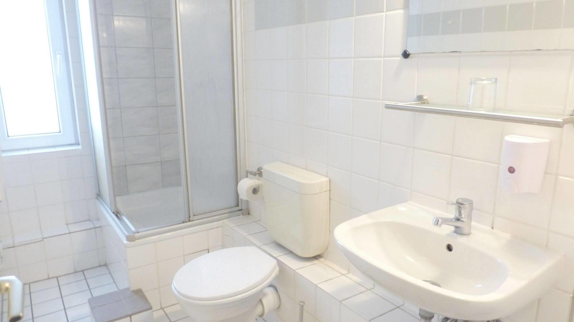 Hotel Rehberge Mitte 2*